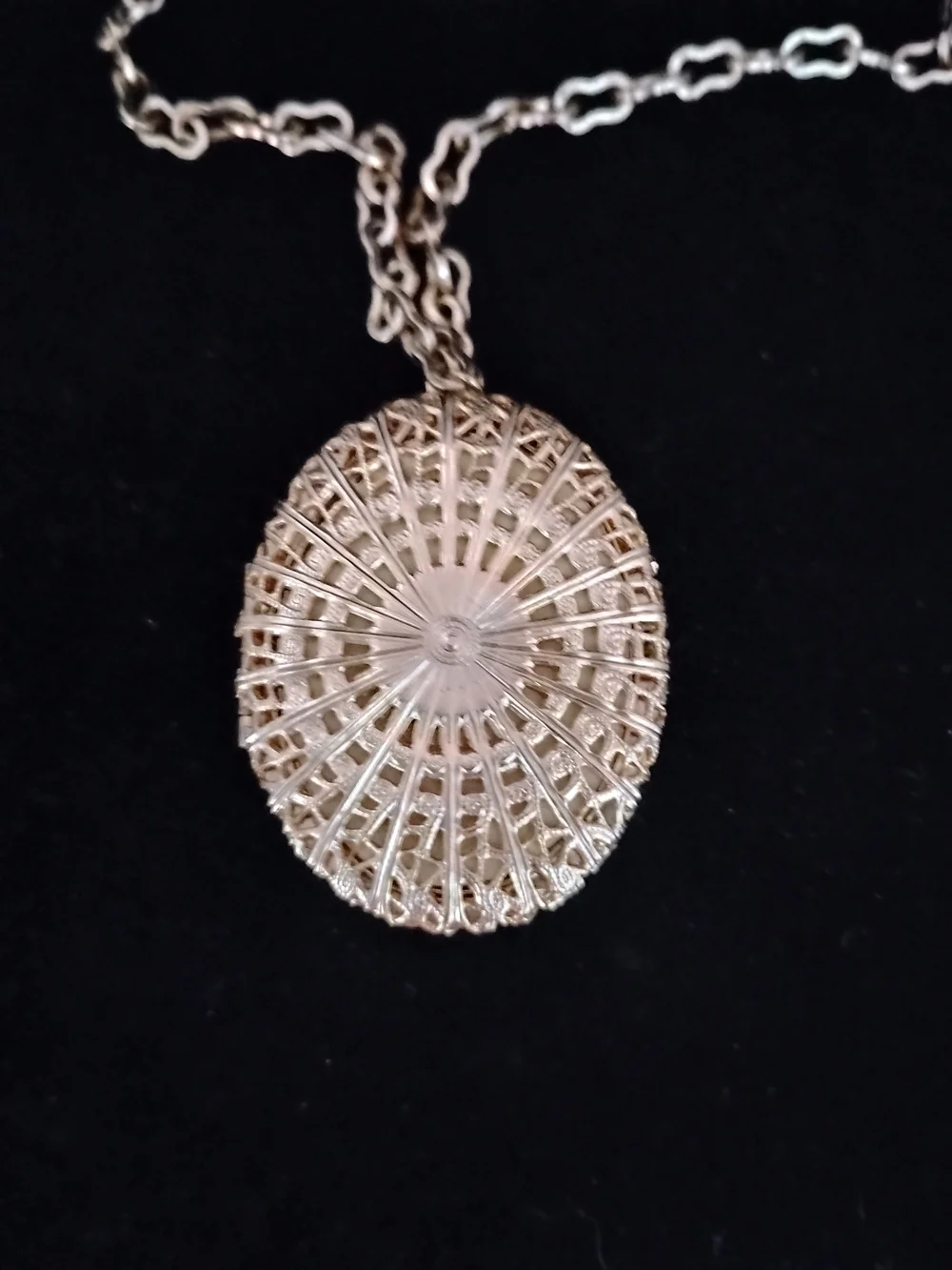 N/A elegant gold